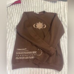 Brown Astronomy Crewneck, nice material. Fits perfectly oversized.